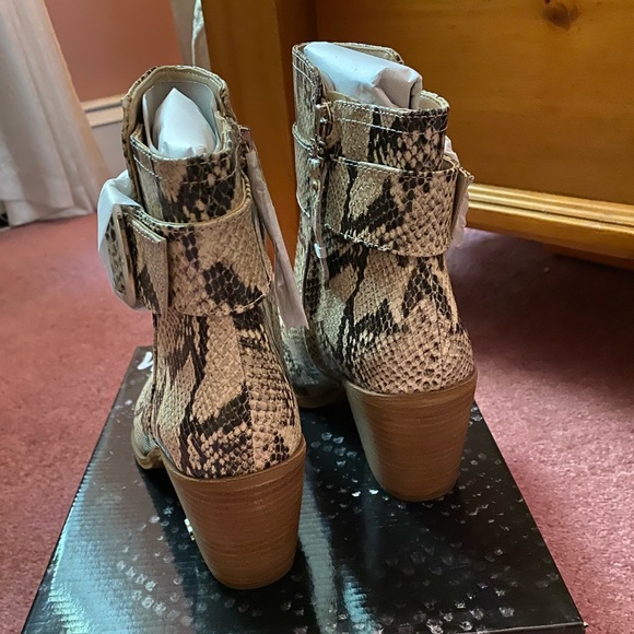 New! Sam Edelman Snakeskin-Embossed Leather Bootie - Picture 10 of 12